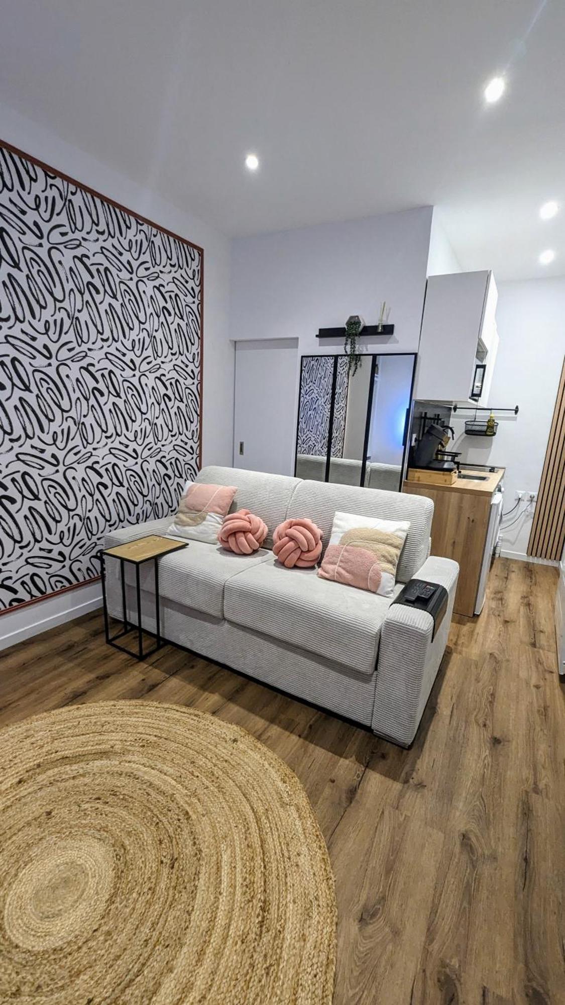 Le Charme Rose Apartment วีลุชวีฟ ภายนอก รูปภาพ
